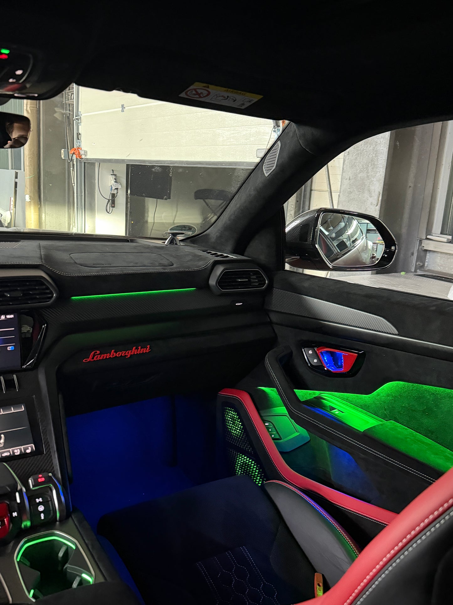 Ambientebeleuchtung für Lamborghini Urus inkl. Einbau (Nachrüstung)