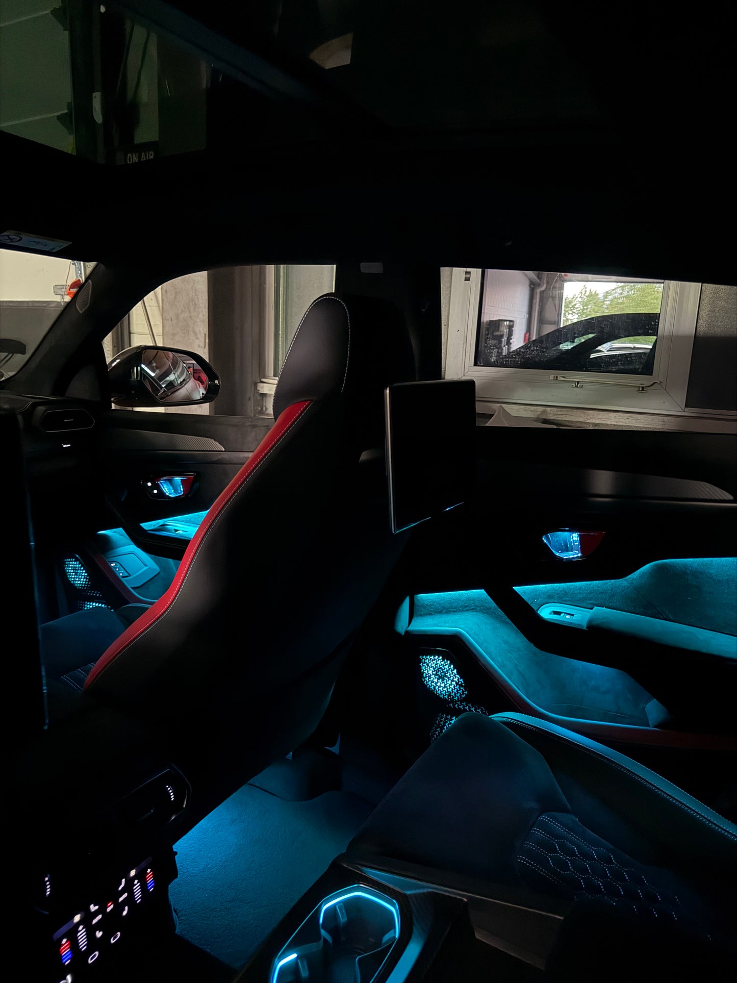 Ambientebeleuchtung für Lamborghini Urus inkl. Einbau (Nachrüstung)